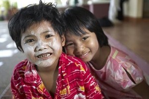 helping orphans in Thailand