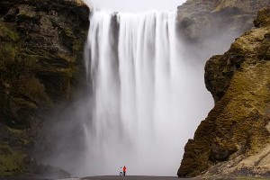 Hike the Laugavegurinn/Fimmvörðuháls Pass in Iceland