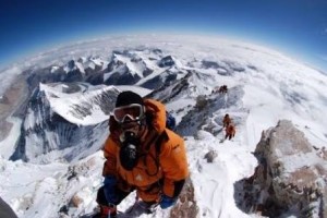 Climb to the sumit of Mt Everest!!